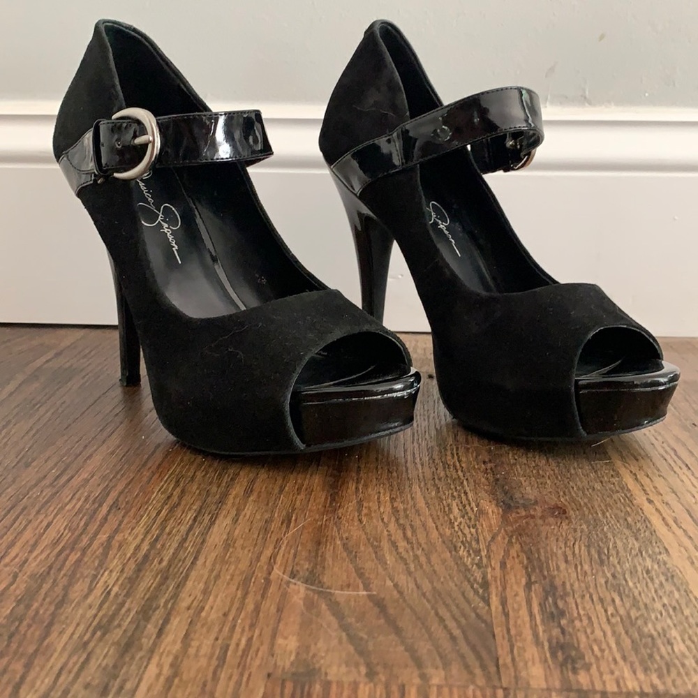 Jessica Simpson pump